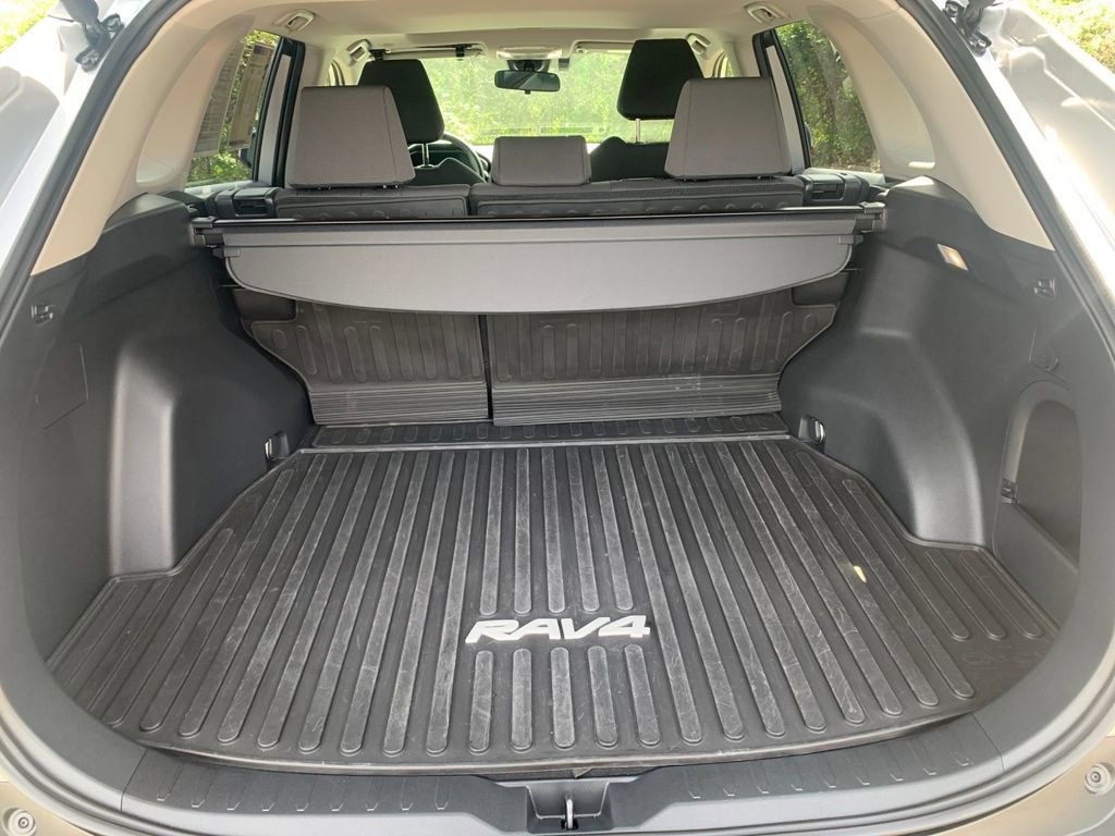 Used 2025 Toyota RAV4 XLE w/ Convenience Package image 18