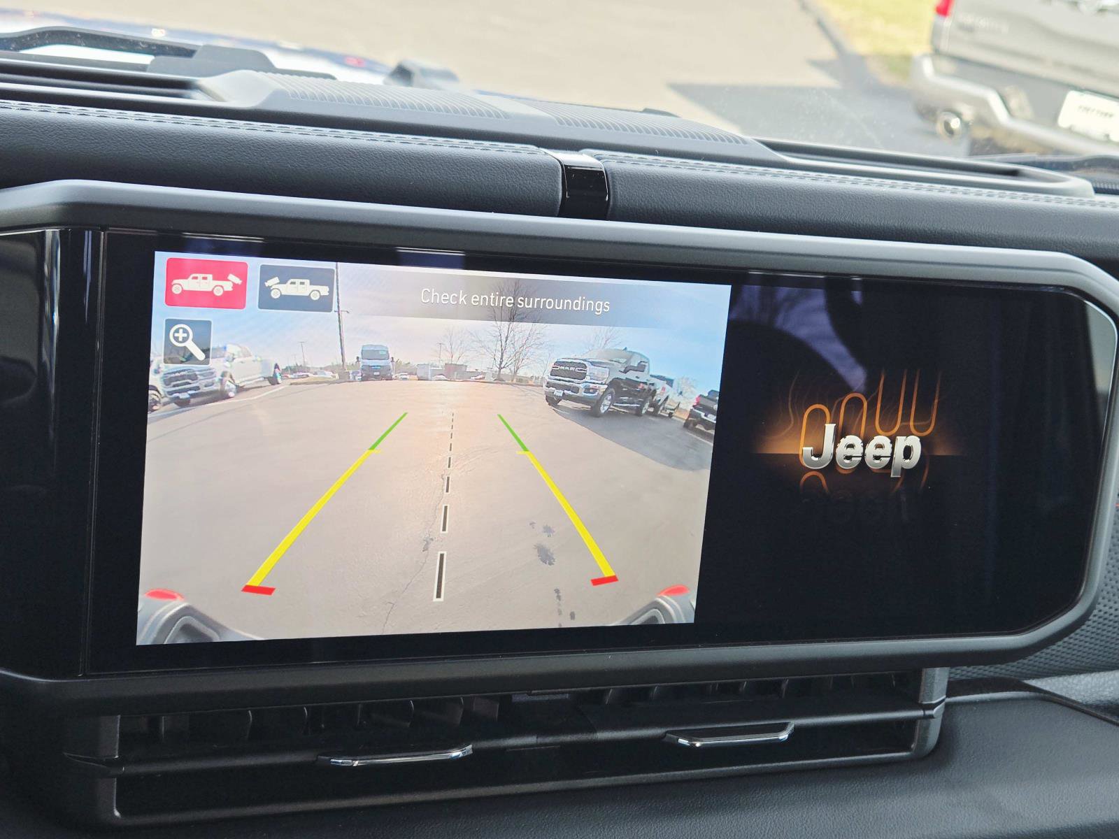 Used 2024 Jeep Gladiator Rubicon w/ Technology Group image 32