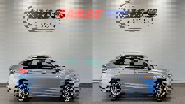 Certified 2020 Ford Fusion SE image 1