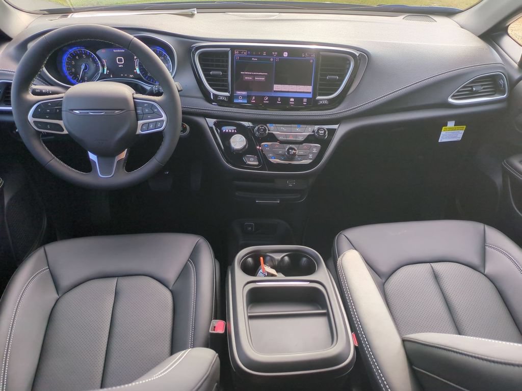 New 2027 Chrysler Pacifica Select FWD image 28