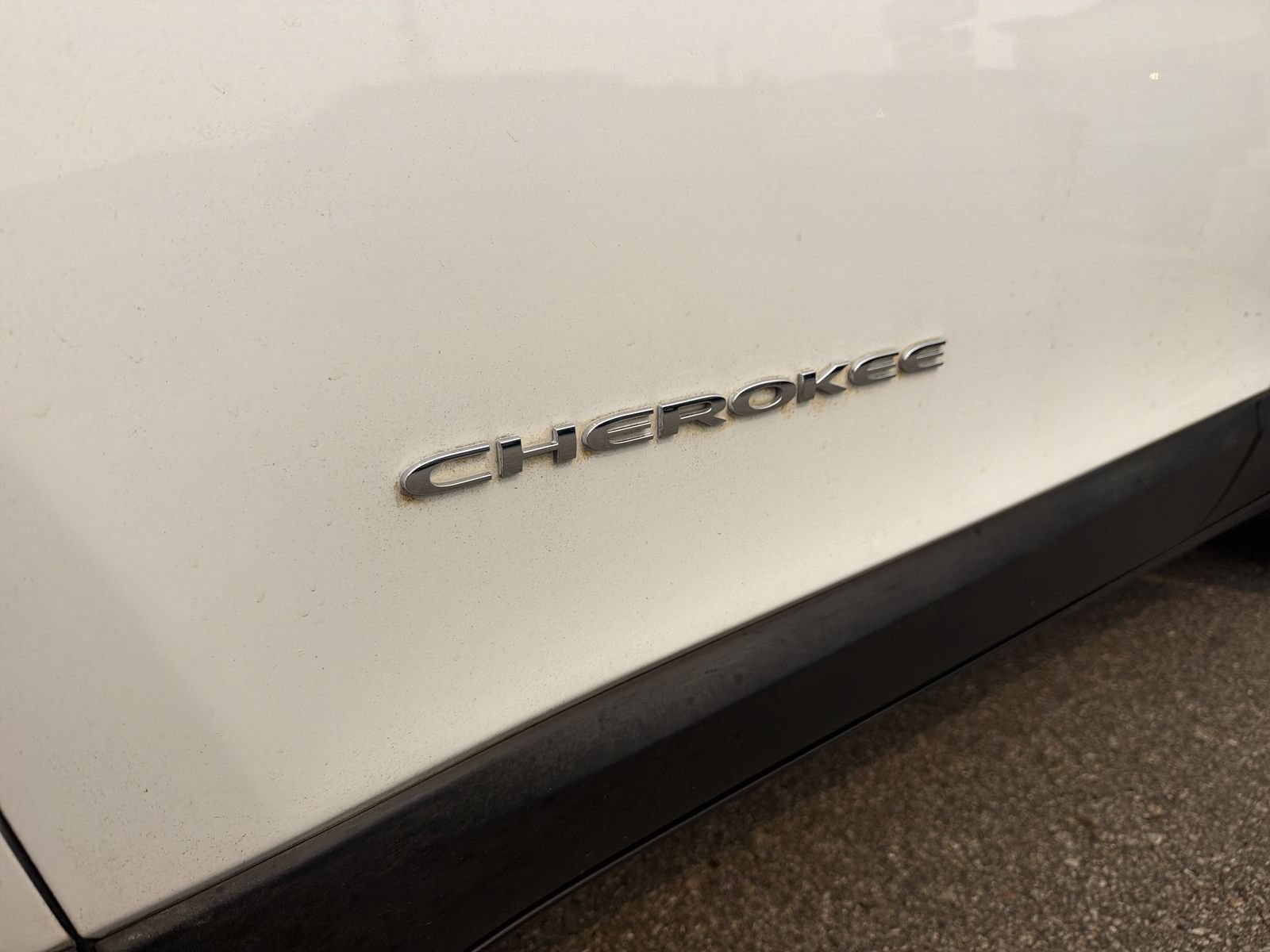Used 2019 Jeep Cherokee Limited AWD/4WD image 14