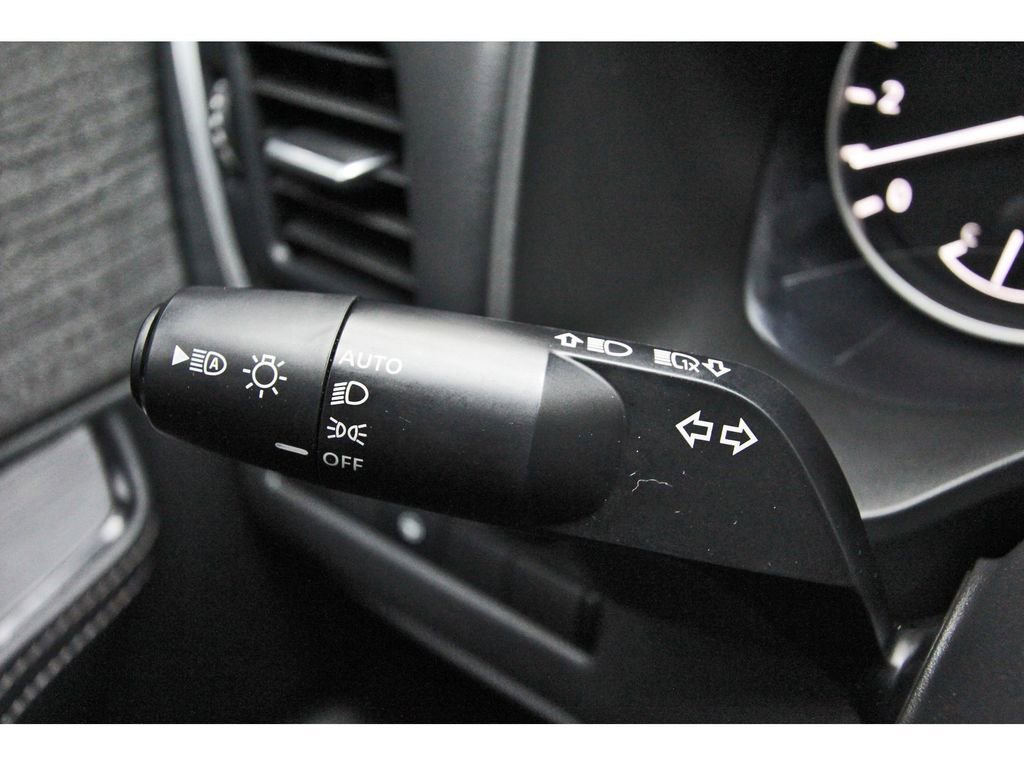 Used 2023 Nissan Rogue SV FWD image 17