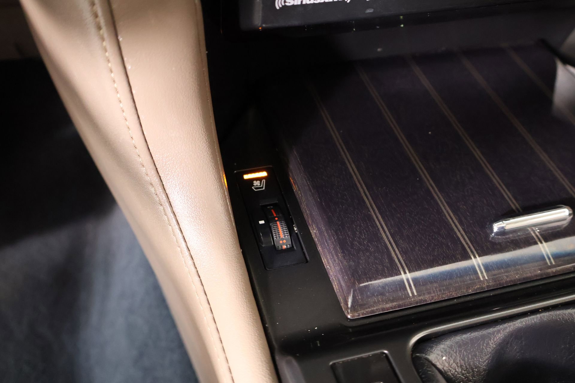 Used 2023 Lexus GX 460 Luxury w/ Accessory Package AWD/4WD image 8