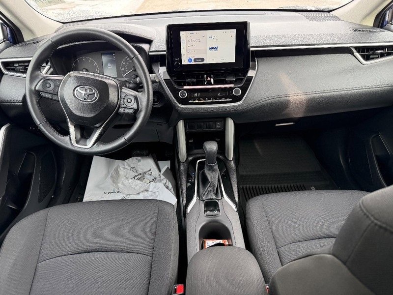 Used 2025 Toyota Corolla Cross LE image 12