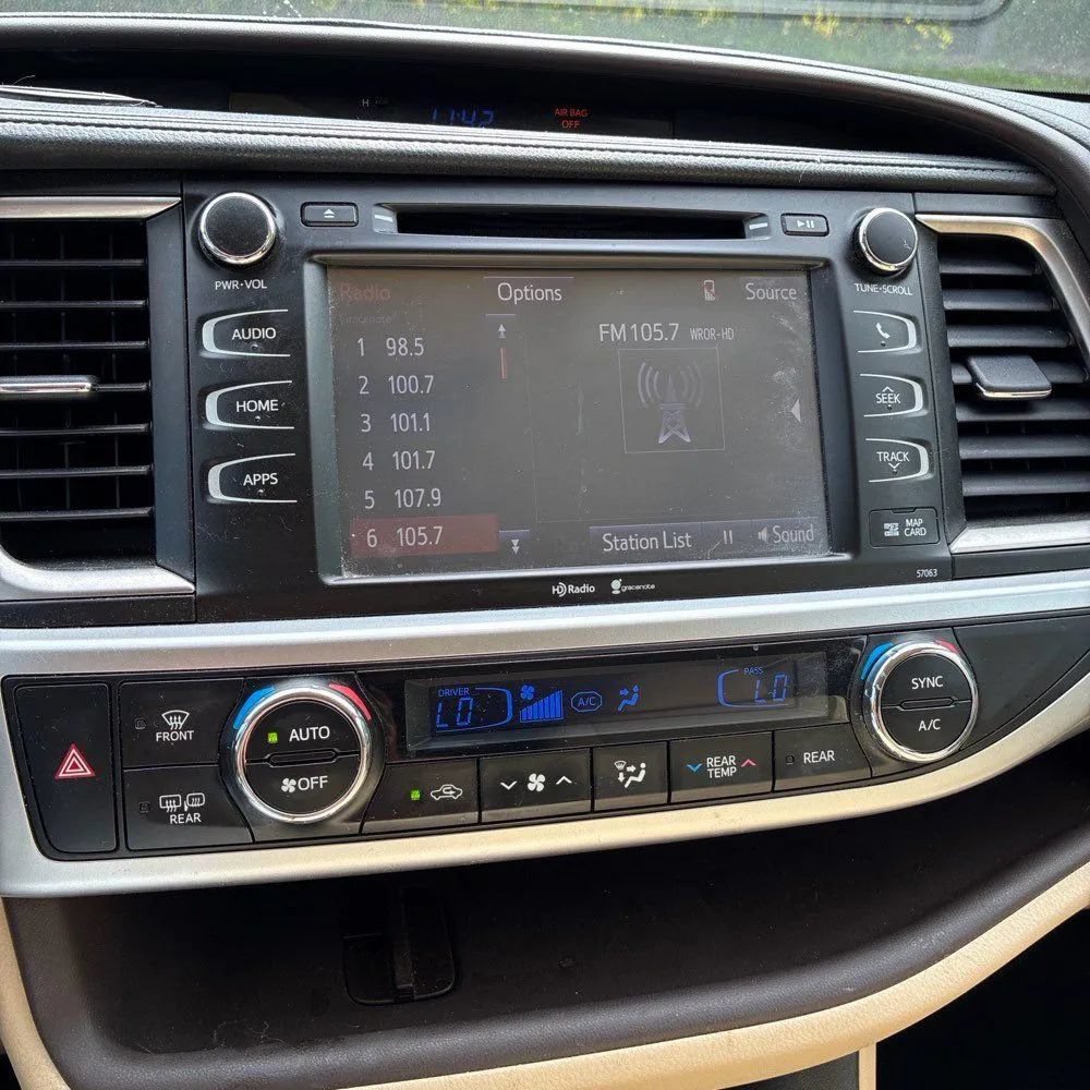 Used 2015 Toyota Highlander XLE AWD/4WD image 29
