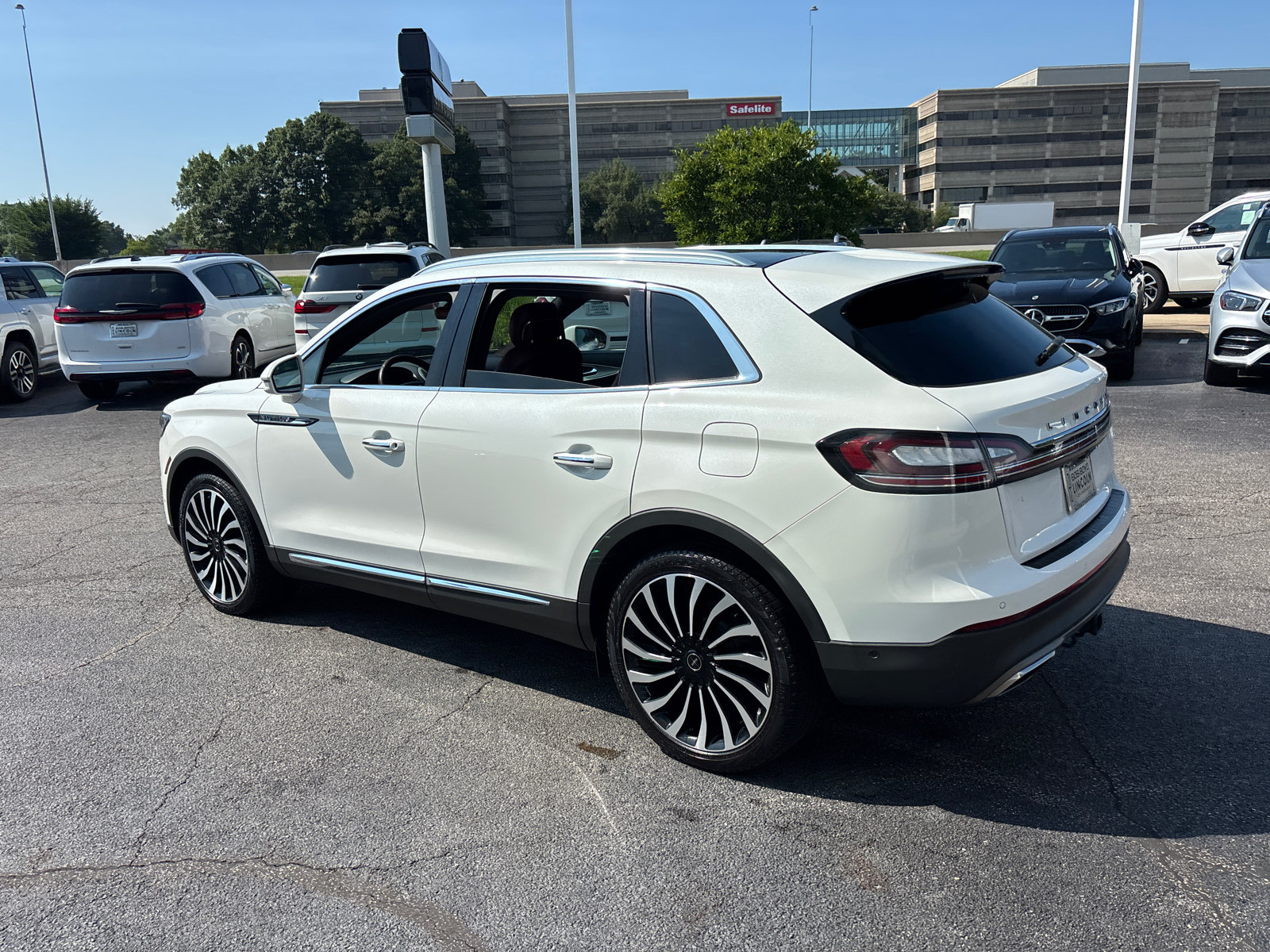 Certified 2020 Lincoln Nautilus Black Label w/ Class II Trailer Tow Package AWD/4WD image 5