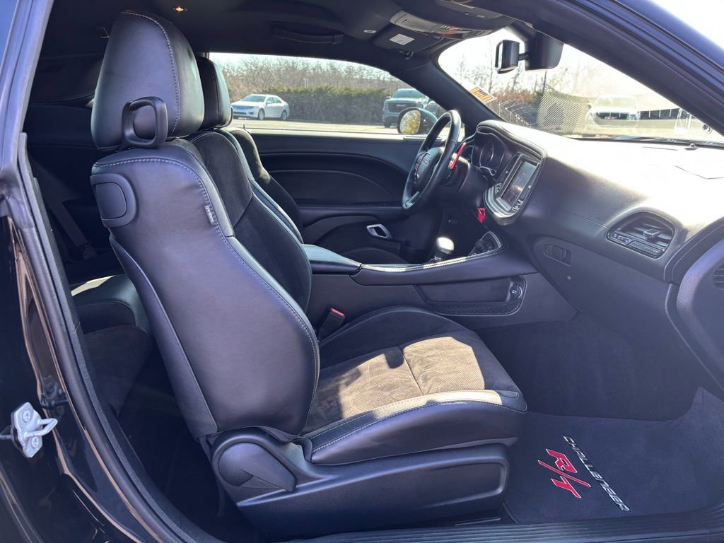 Used 2022 Dodge Challenger R/T w/ Plus Package image 18
