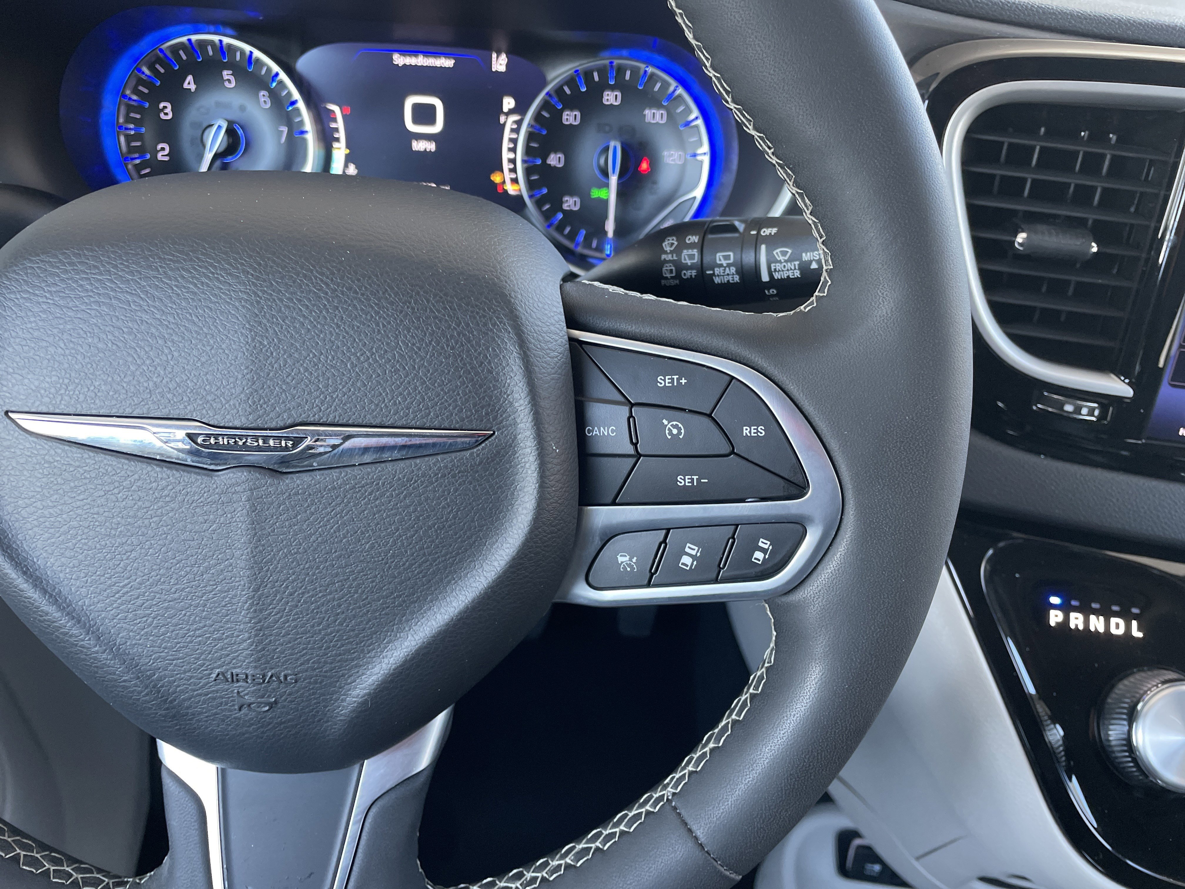 Used 2023 Chrysler Pacifica Touring-L image 13