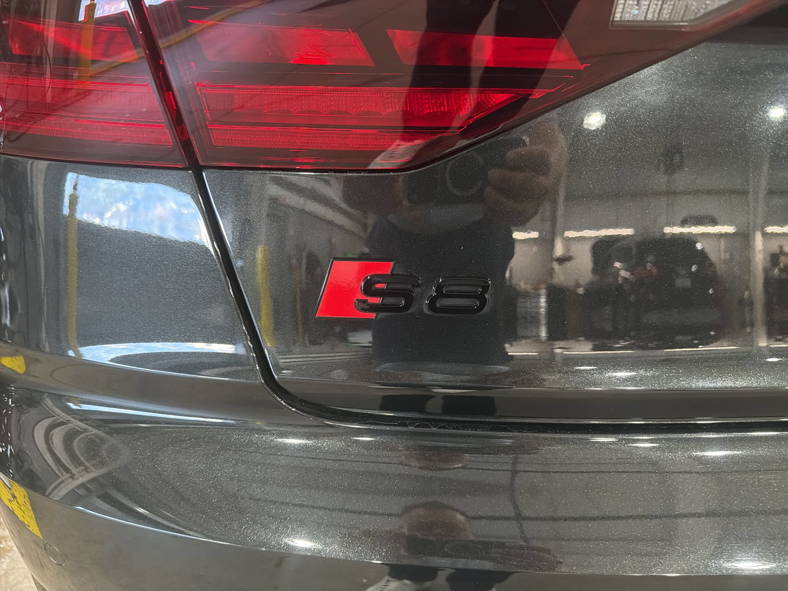 Used 2023 Audi S8 w/ S8 Comfort Plus Package AWD/4WD image 11