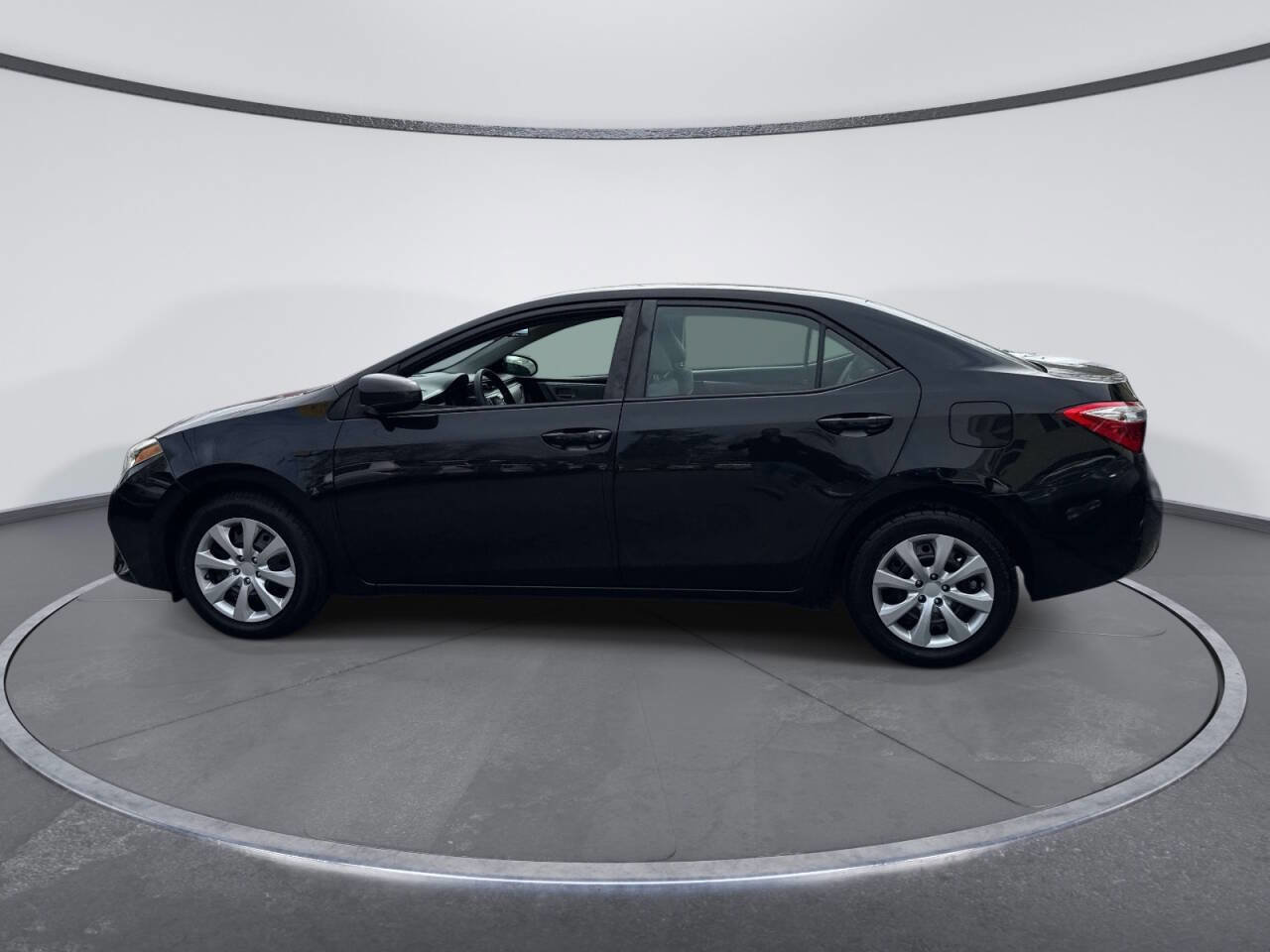 Used 2015 Toyota Corolla LE FWD image 2