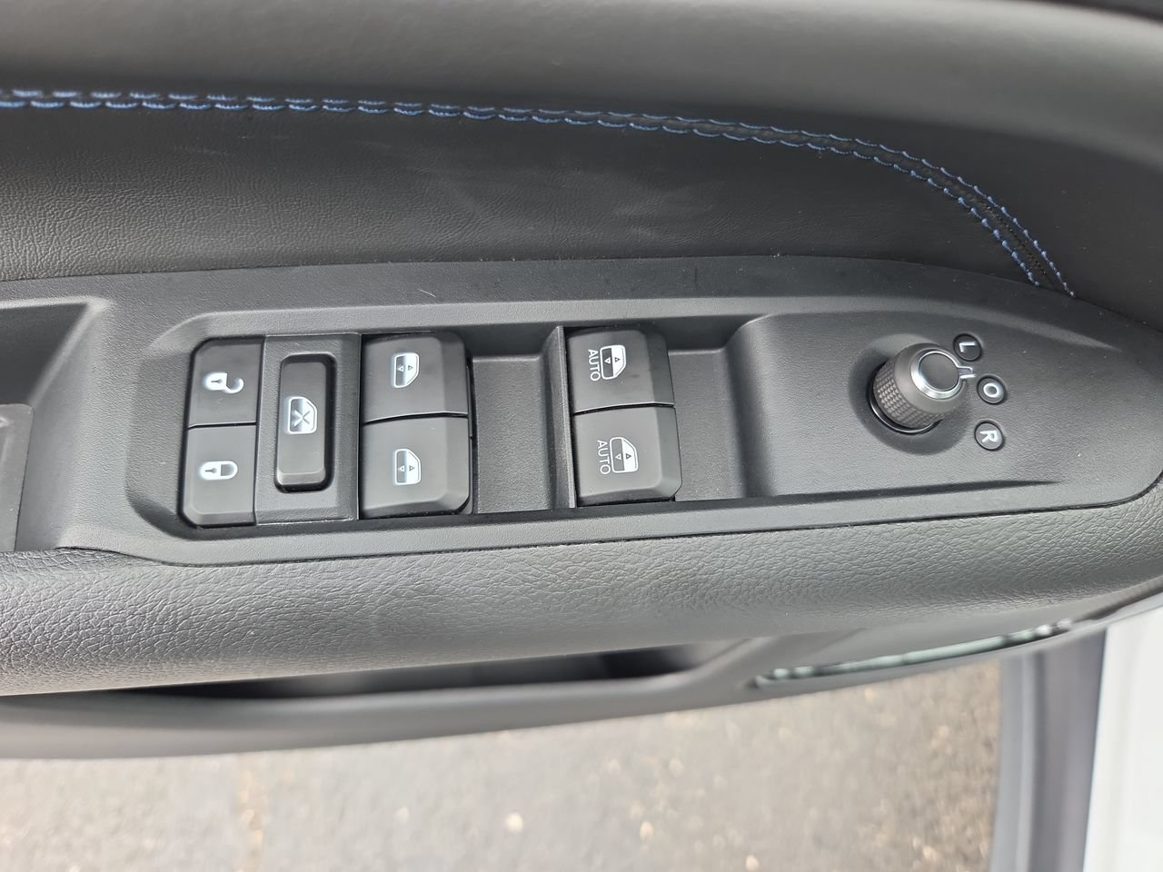 New 2026 Jeep Compass Latitude AWD/4WD image 19
