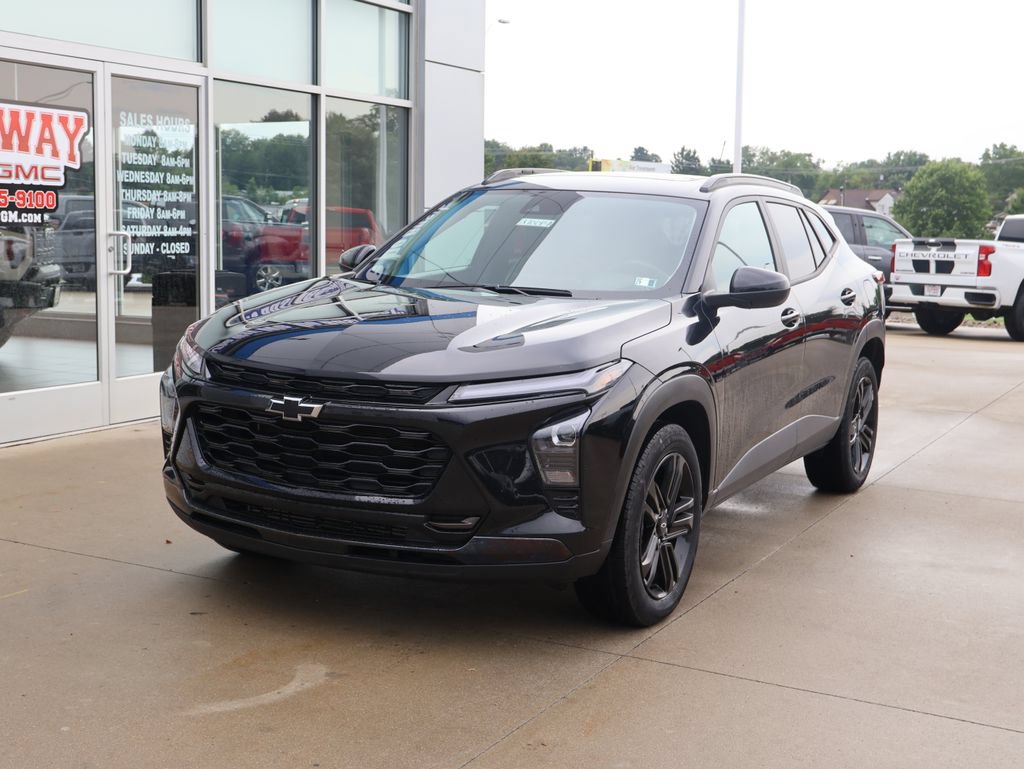 Used 2025 Chevrolet Trax ACTIV w/ Sunroof Package FWD image 7
