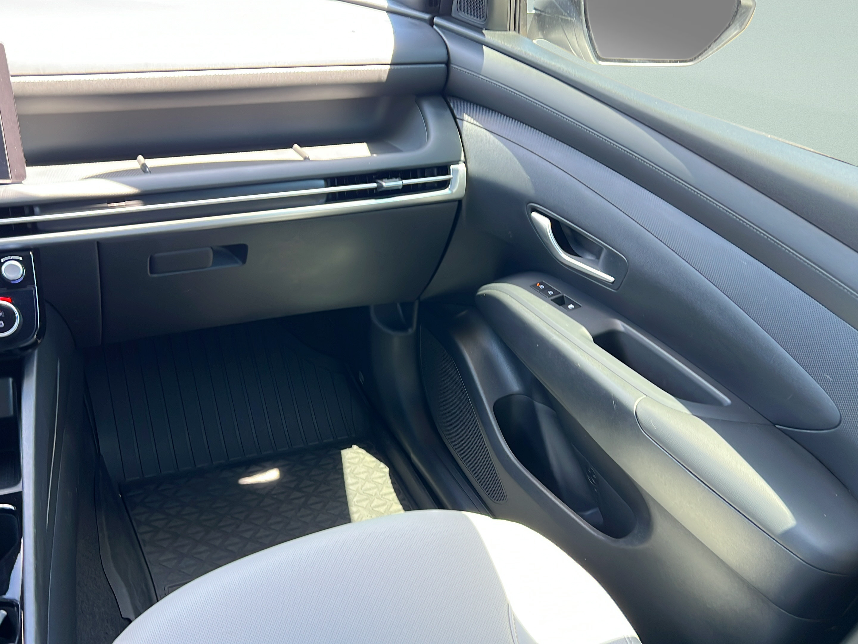 Certified 2025 Hyundai Santa Cruz SEL FWD image 13