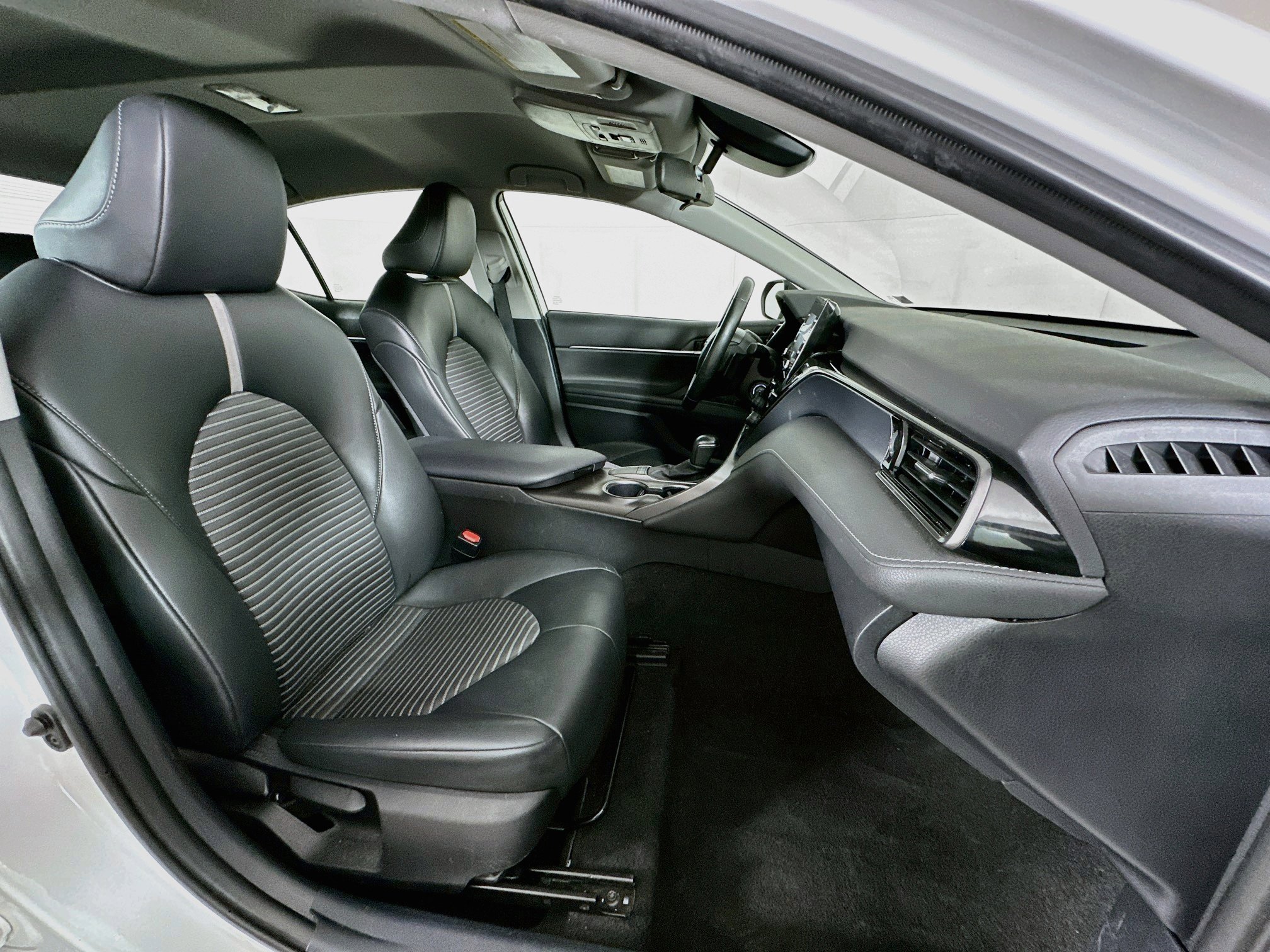 Used 2023 Toyota Camry SE FWD image 29