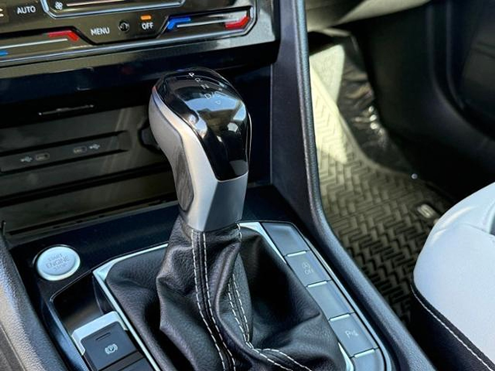 New 2026 Volkswagen Taos SE FWD image 19