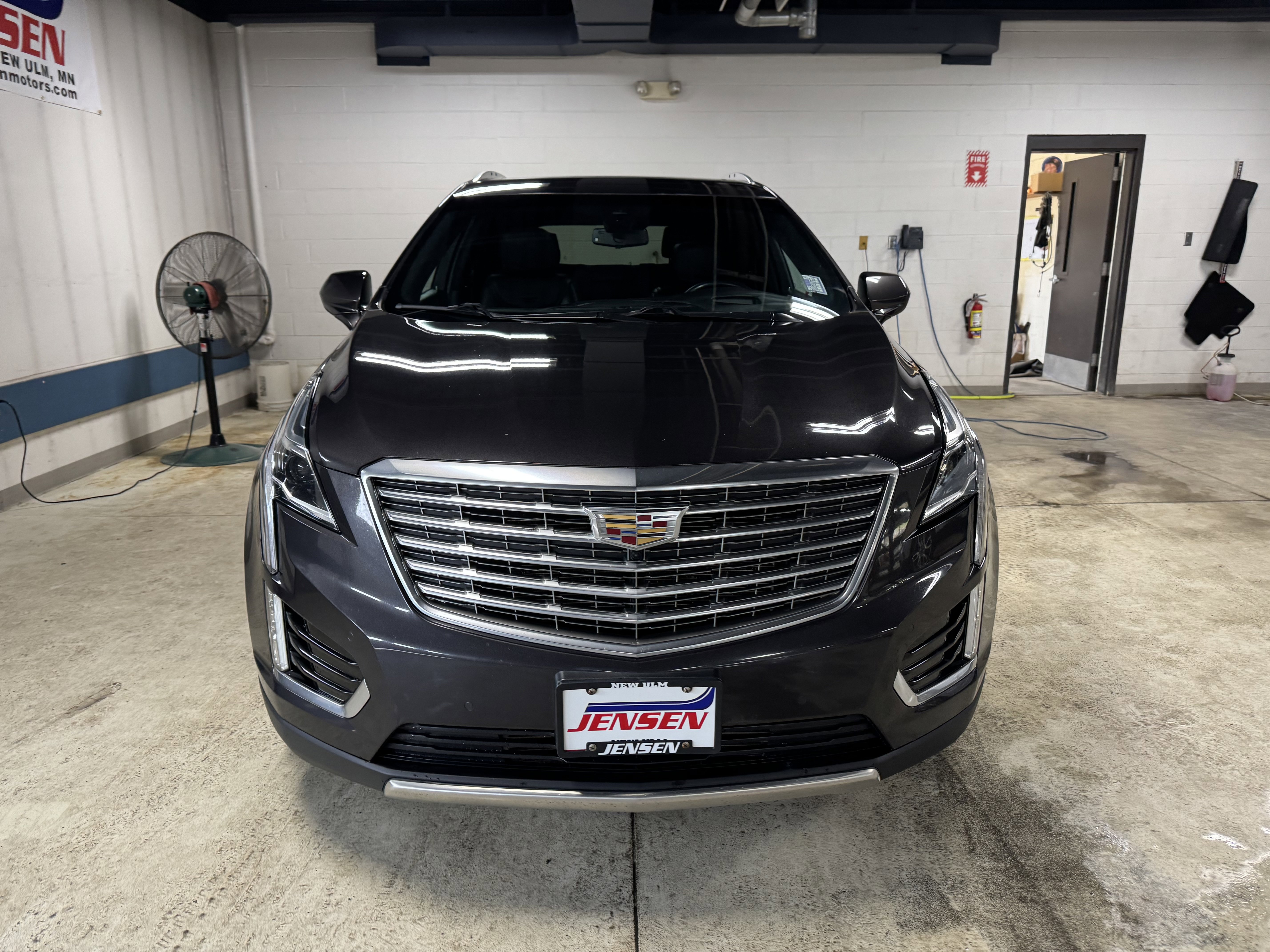 Used 2017 Cadillac XT5 Platinum image 2