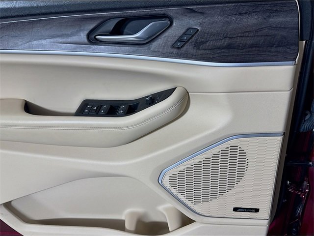 Used 2023 Jeep Grand Cherokee Limited w/ Luxury Tech Group II image 16