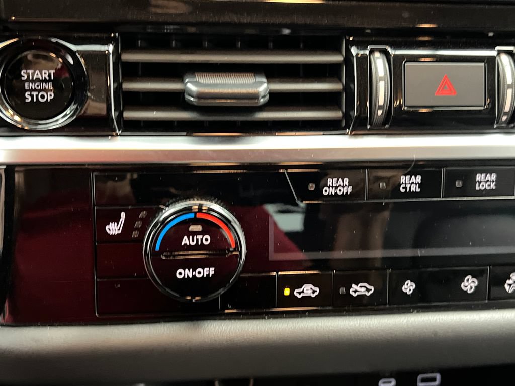 Used 2025 Nissan Pathfinder SL AWD/4WD image 56