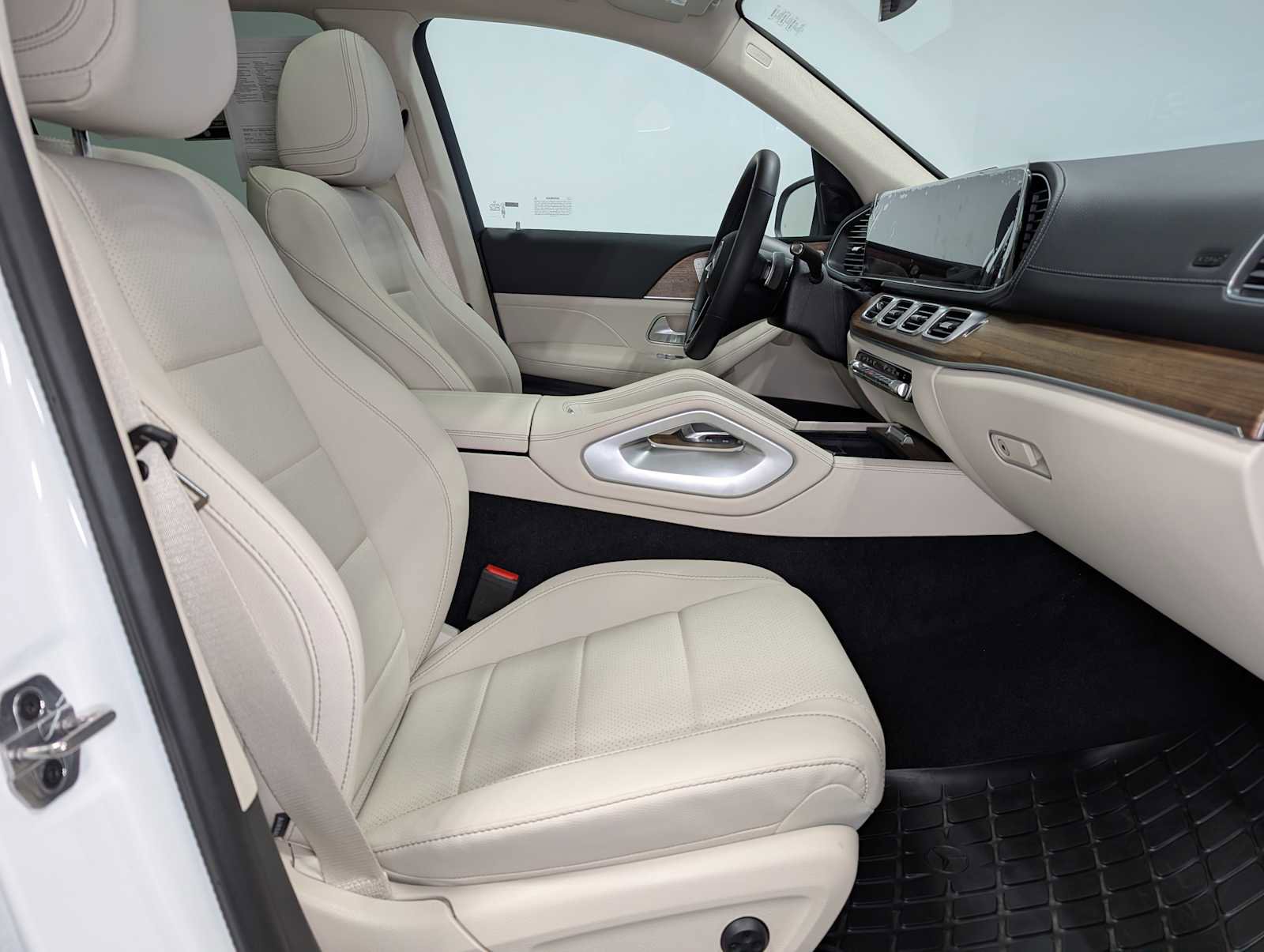 Certified 2026 Mercedes-Benz GLS 450 4MATIC image 40
