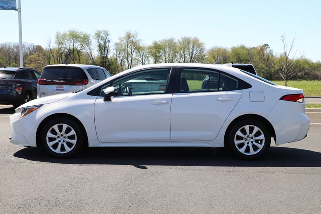 Used 2025 Toyota Corolla LE FWD image 4