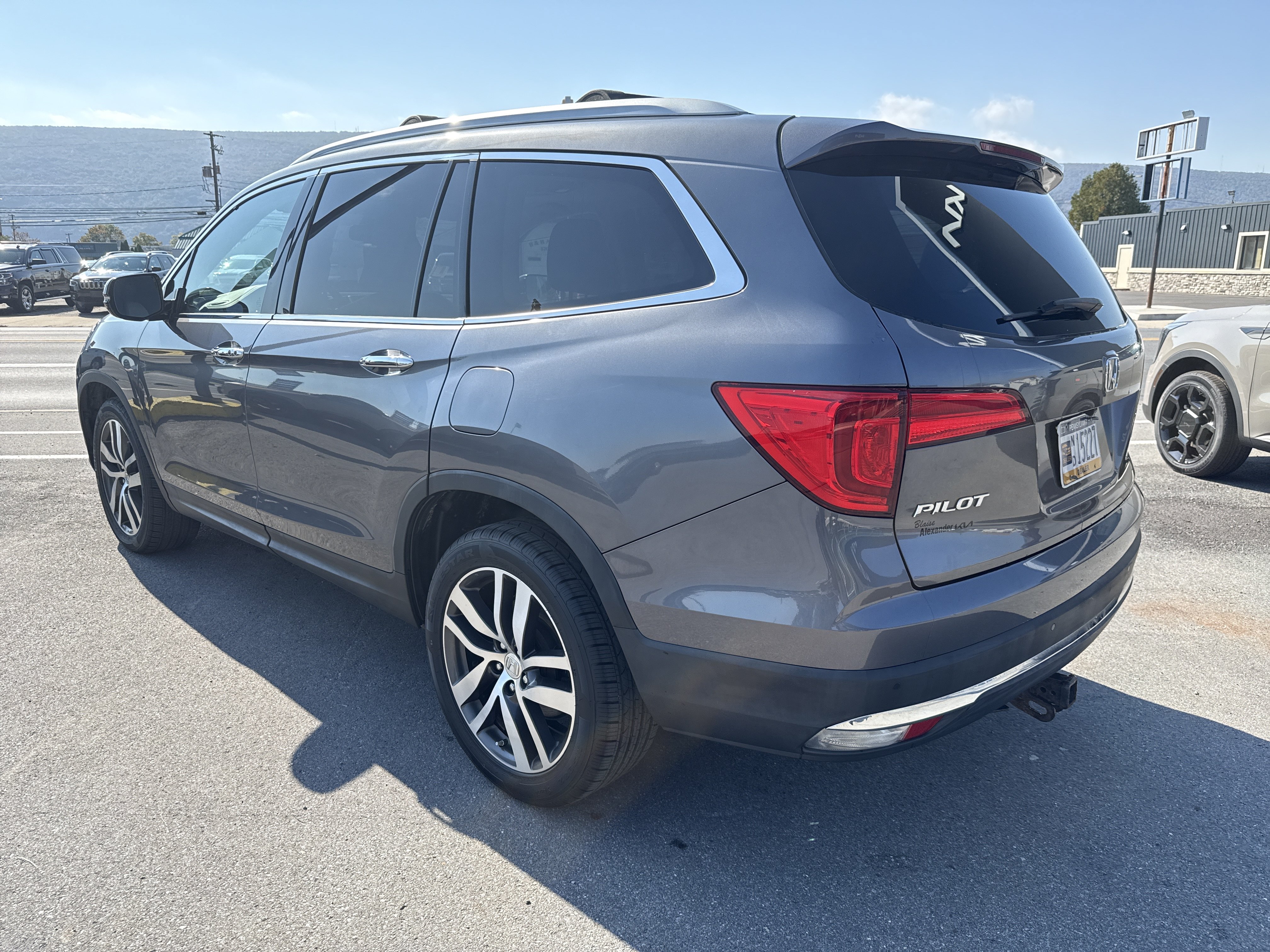 Used 2016 Honda Pilot Touring image 6