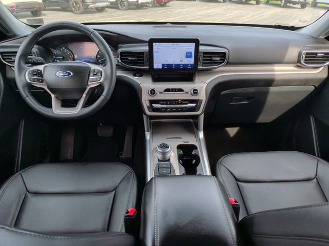 Certified 2023 Ford Explorer XLT w/ Equipment Group 202A AWD/4WD image 2
