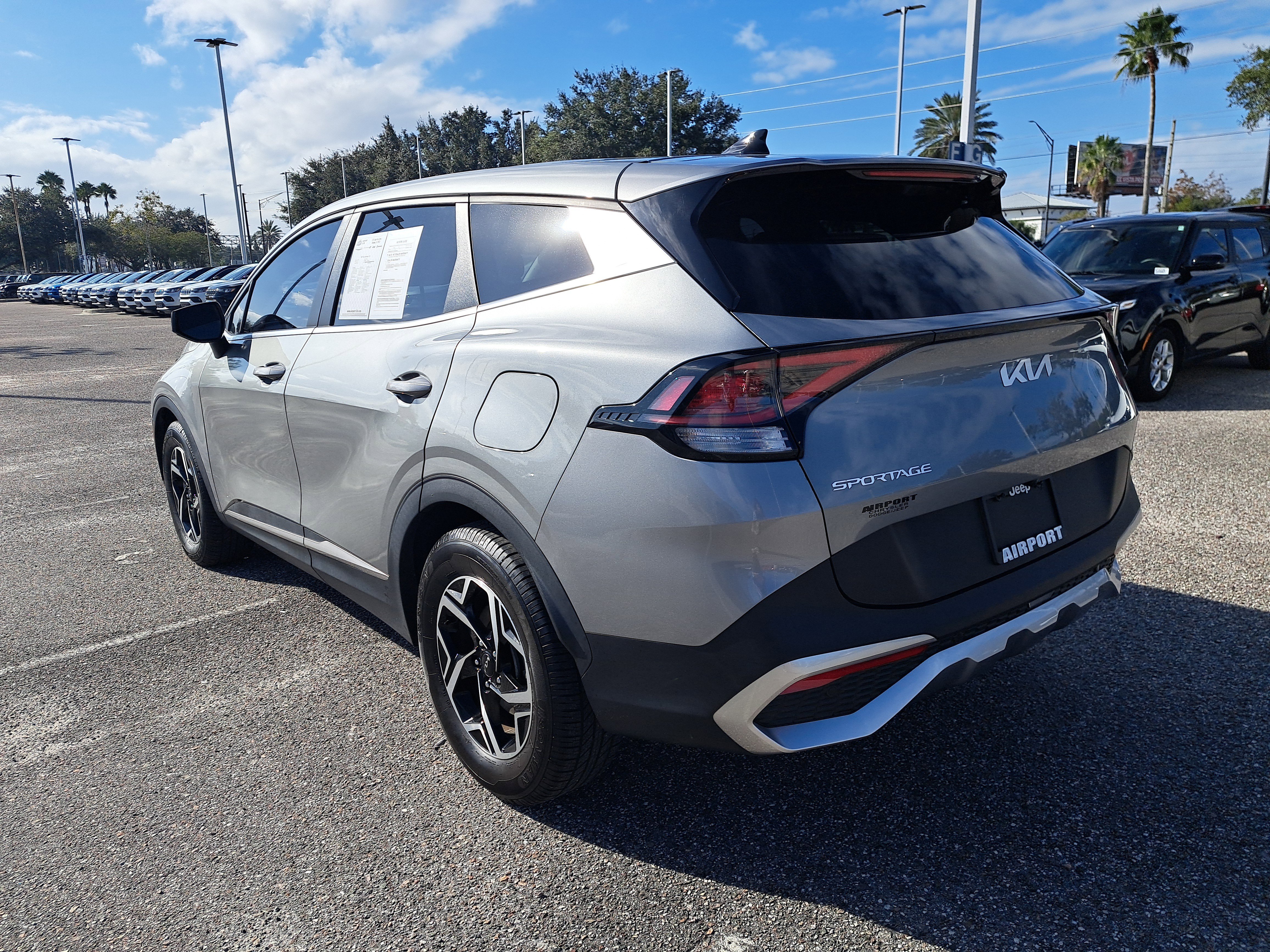 Used 2023 Kia Sportage LX image 4