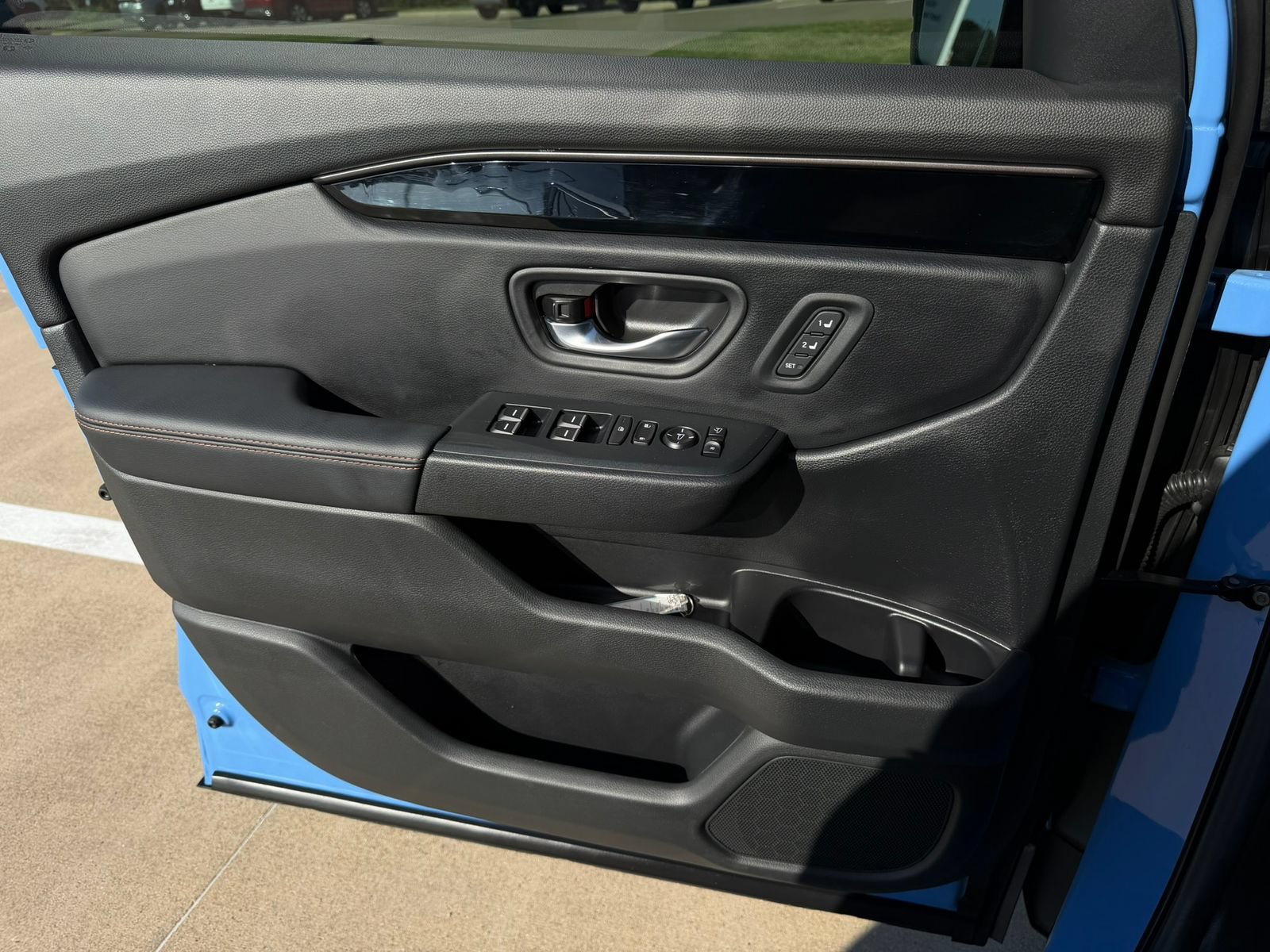 Used 2025 Honda Pilot TrailSport image 25
