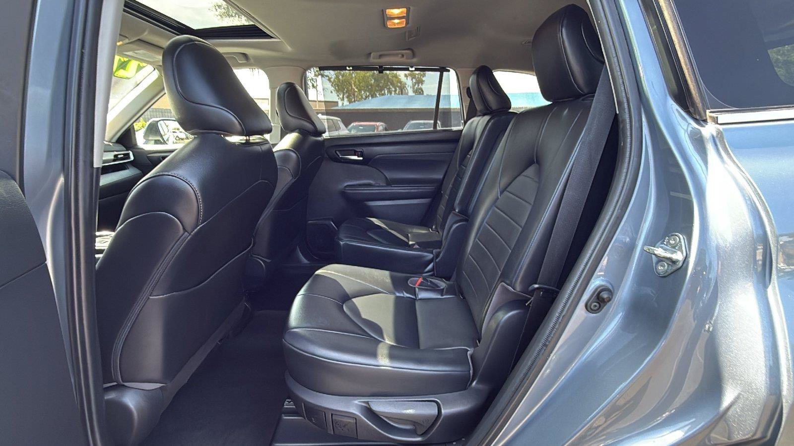 Used 2022 Toyota Highlander XLE FWD image 21