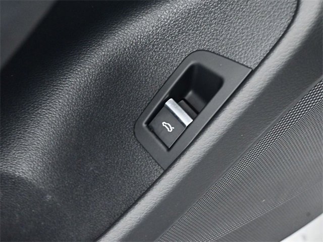 Used 2023 Audi Q8 Premium image 21