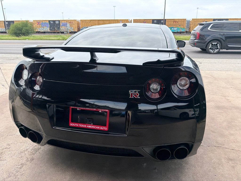 Used 2010 Nissan GT-R Premium AWD/4WD image 37