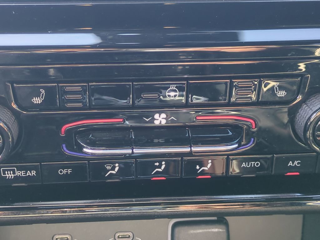 Used 2023 Jeep Grand Cherokee Altitude image 24