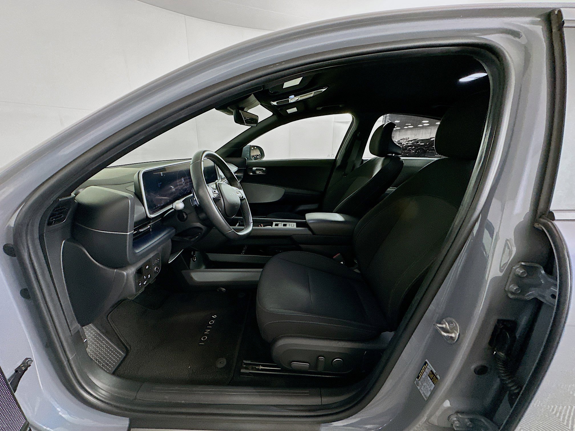 Used 2024 Hyundai Ioniq 6 SE RWD image 13