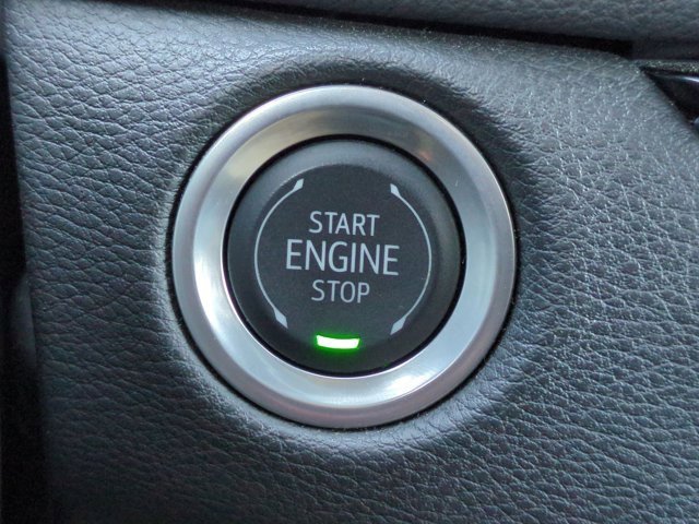 Used 2025 Cadillac XT4 Premium Luxury image 28