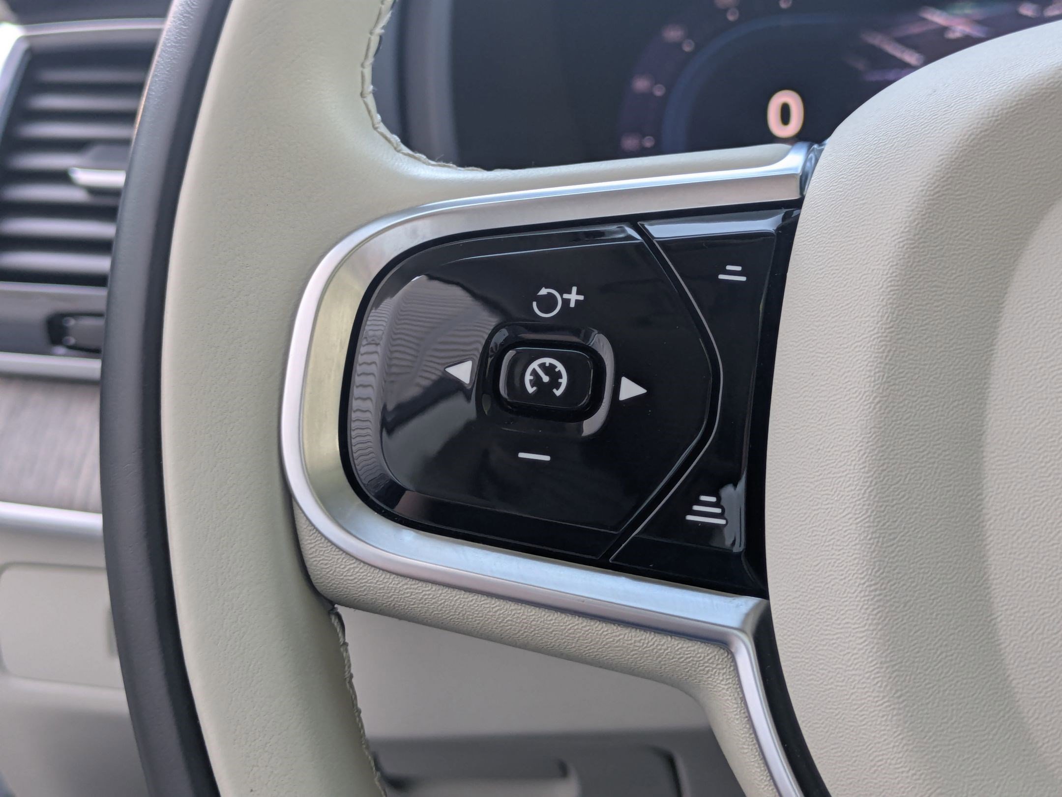 Used 2024 Volvo XC90 T8 Plus w/ Protection Package Premier image 16