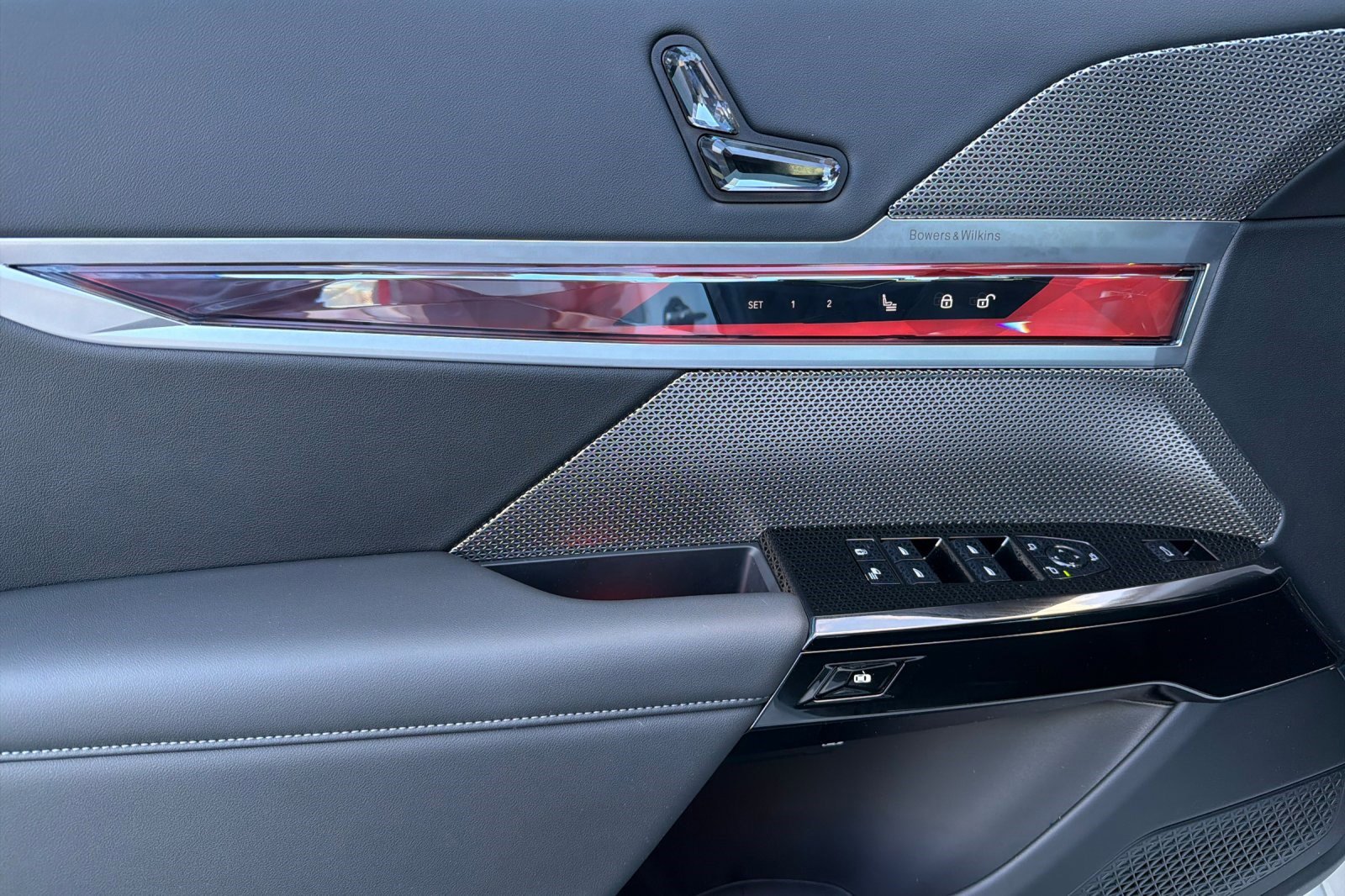 Certified 2023 BMW 740i image 12