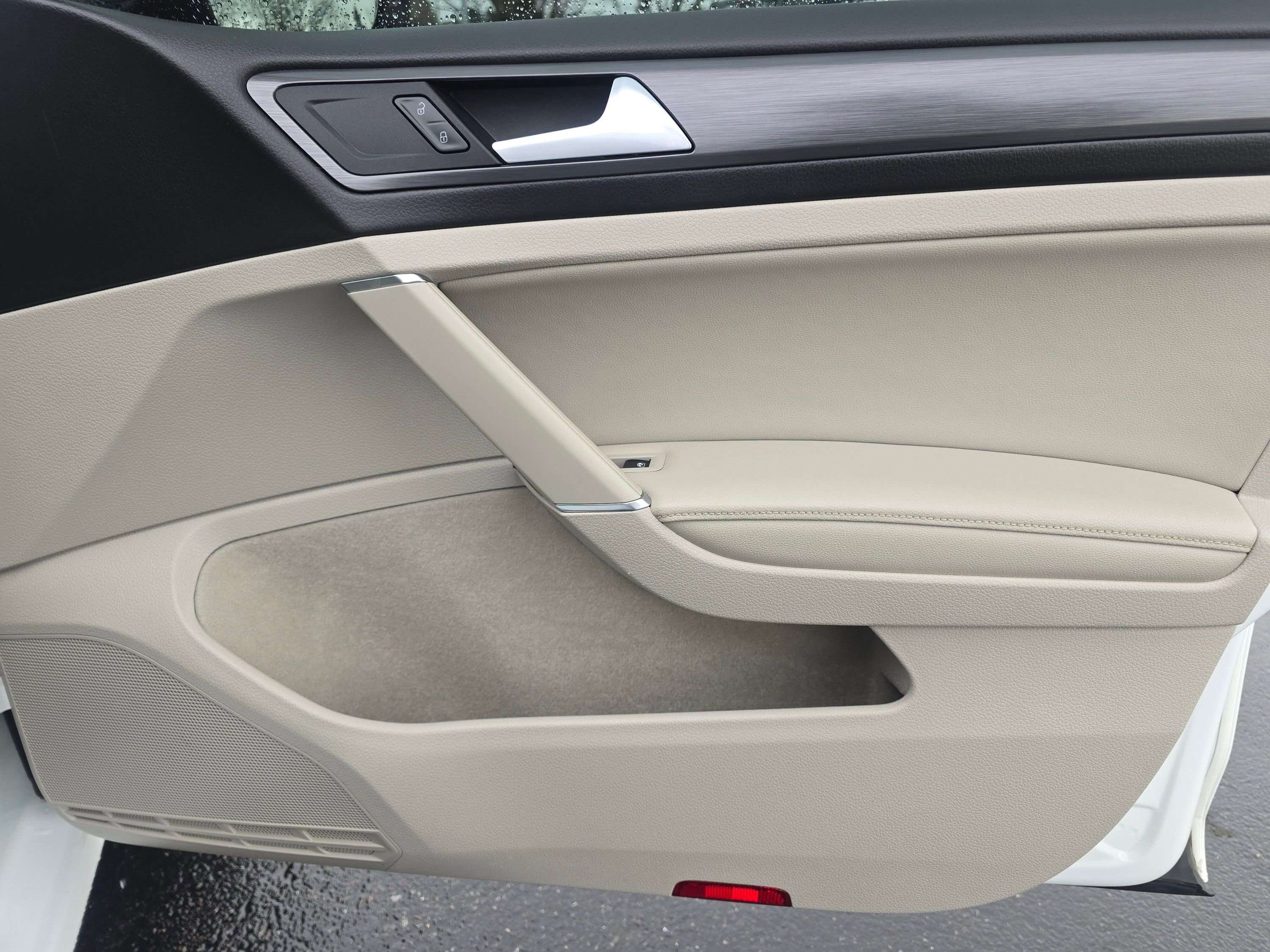 Used 2018 Volkswagen Golf SE image 24