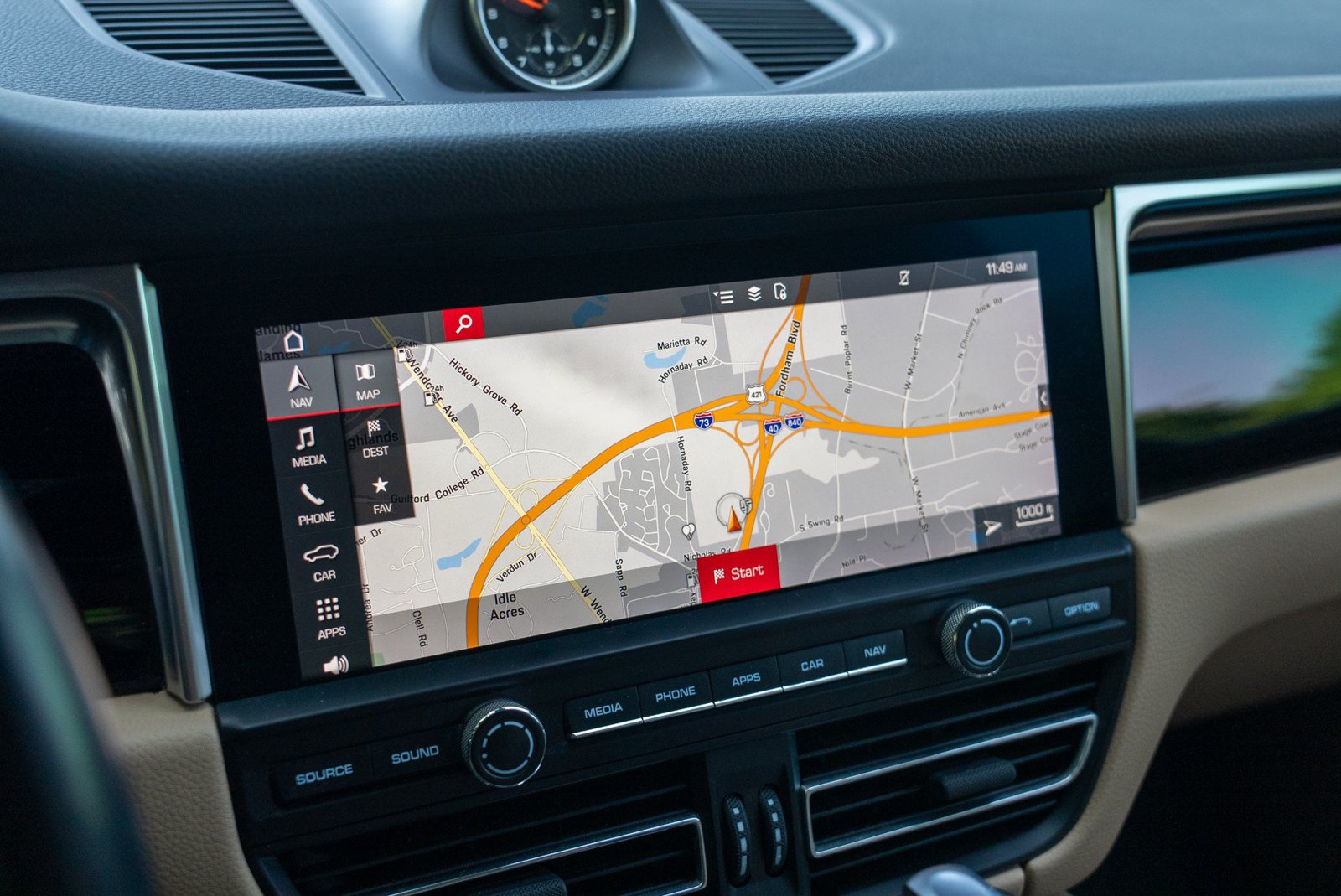 Certified 2021 Porsche Macan AWD/4WD image 30
