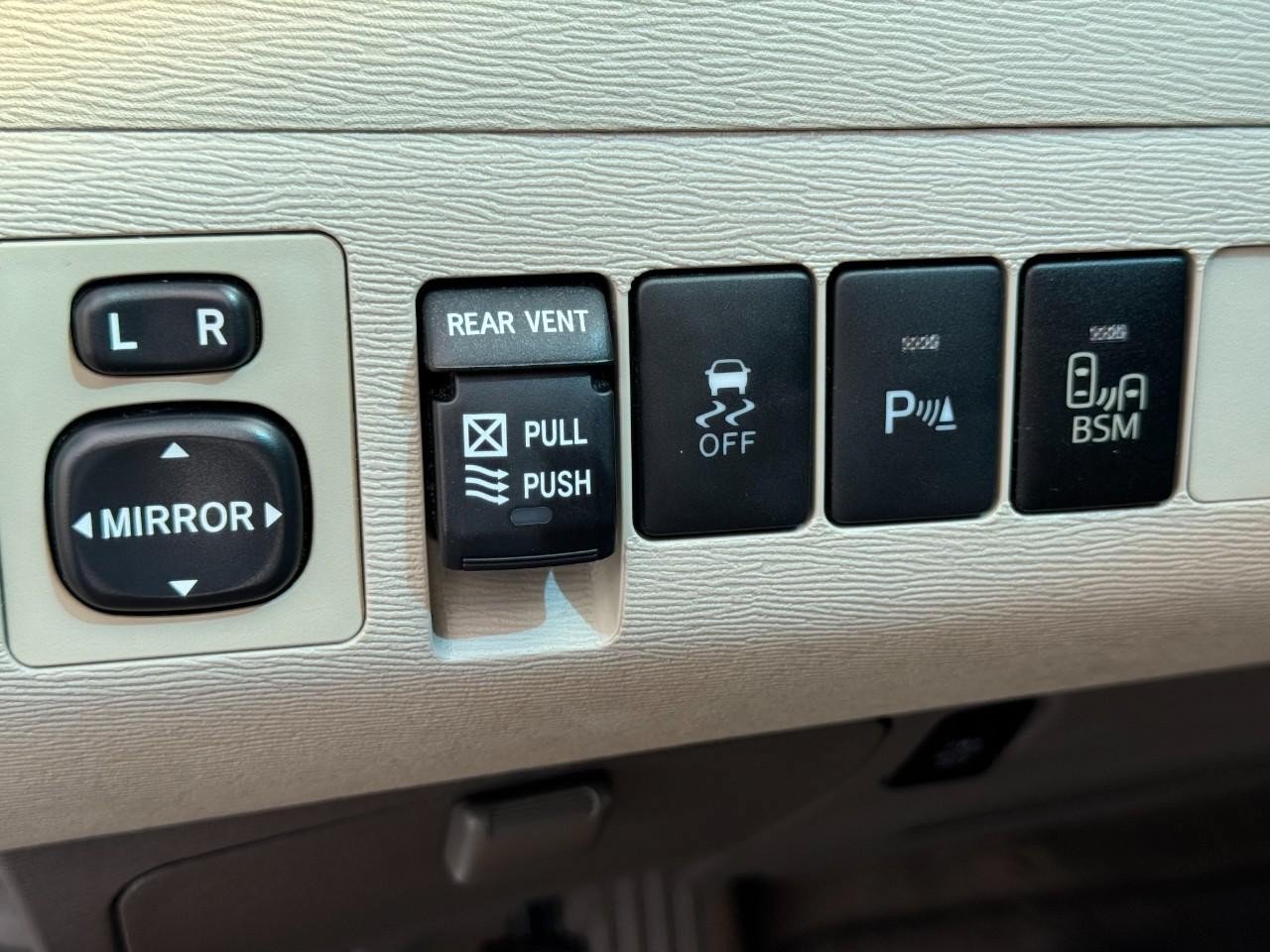 Used 2014 Toyota Sienna XLE FWD image 21