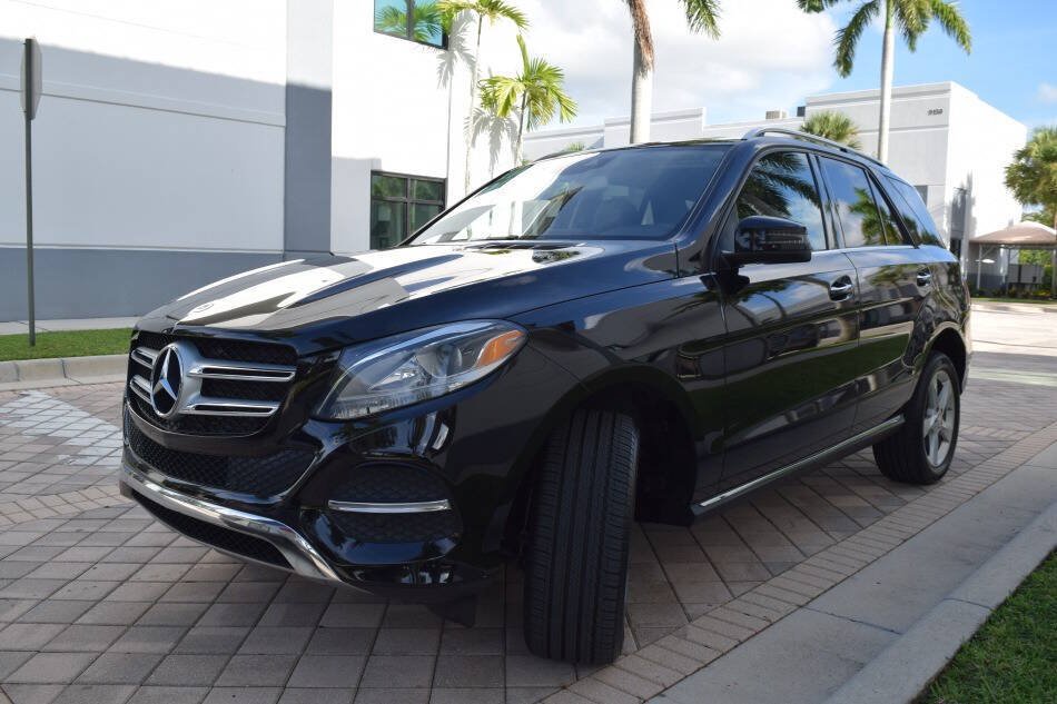 Used 2016 Mercedes-Benz GLE 300d 4MATIC w/ Premium Package image 2