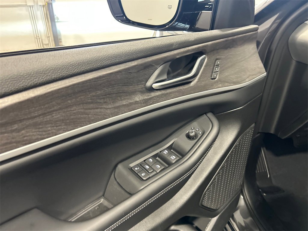 New 2025 Jeep Grand Cherokee Limited image 14