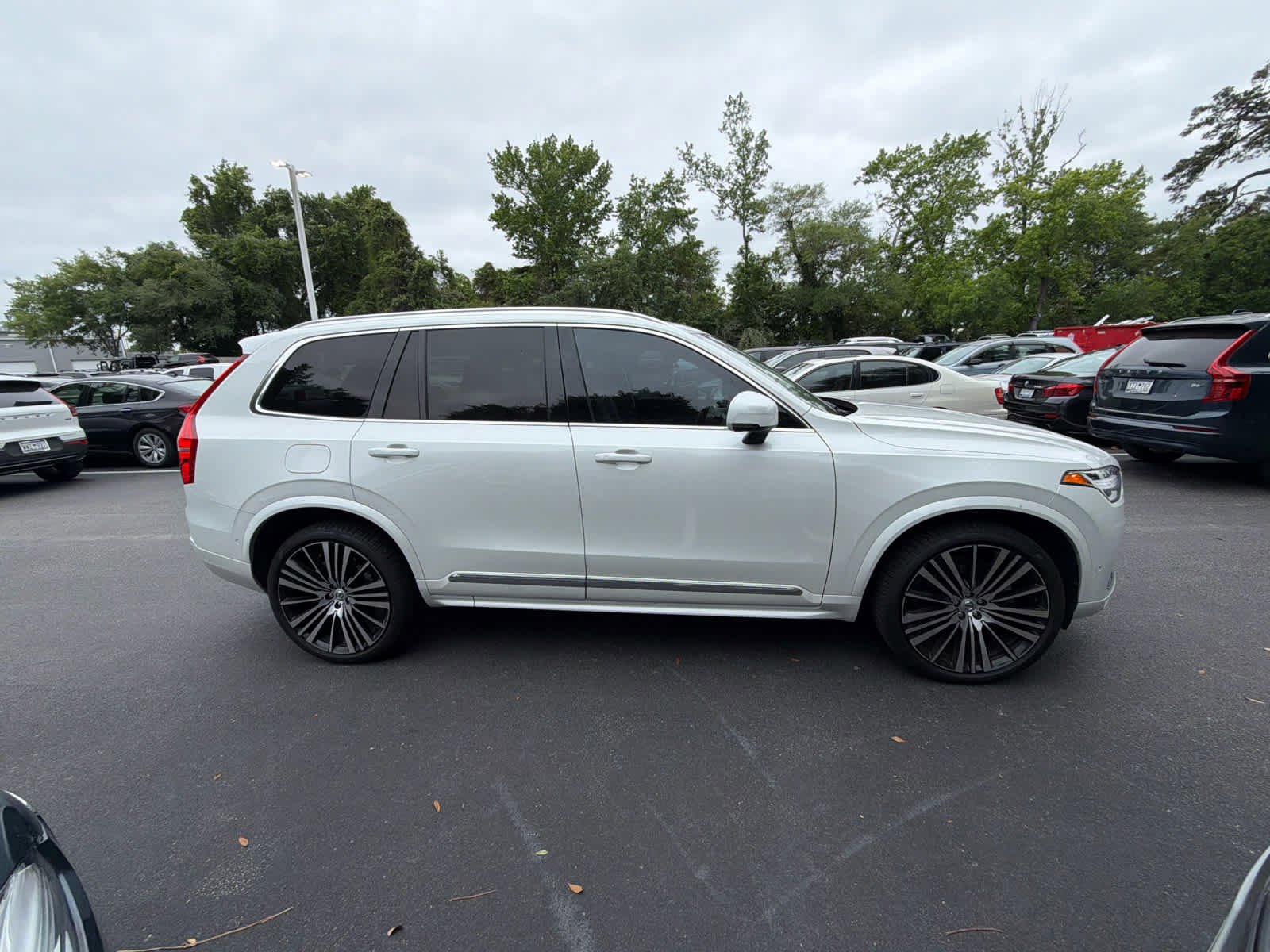 Used 2023 Volvo XC90 B6 Ultimate w/ Lounge Package AWD/4WD image 17
