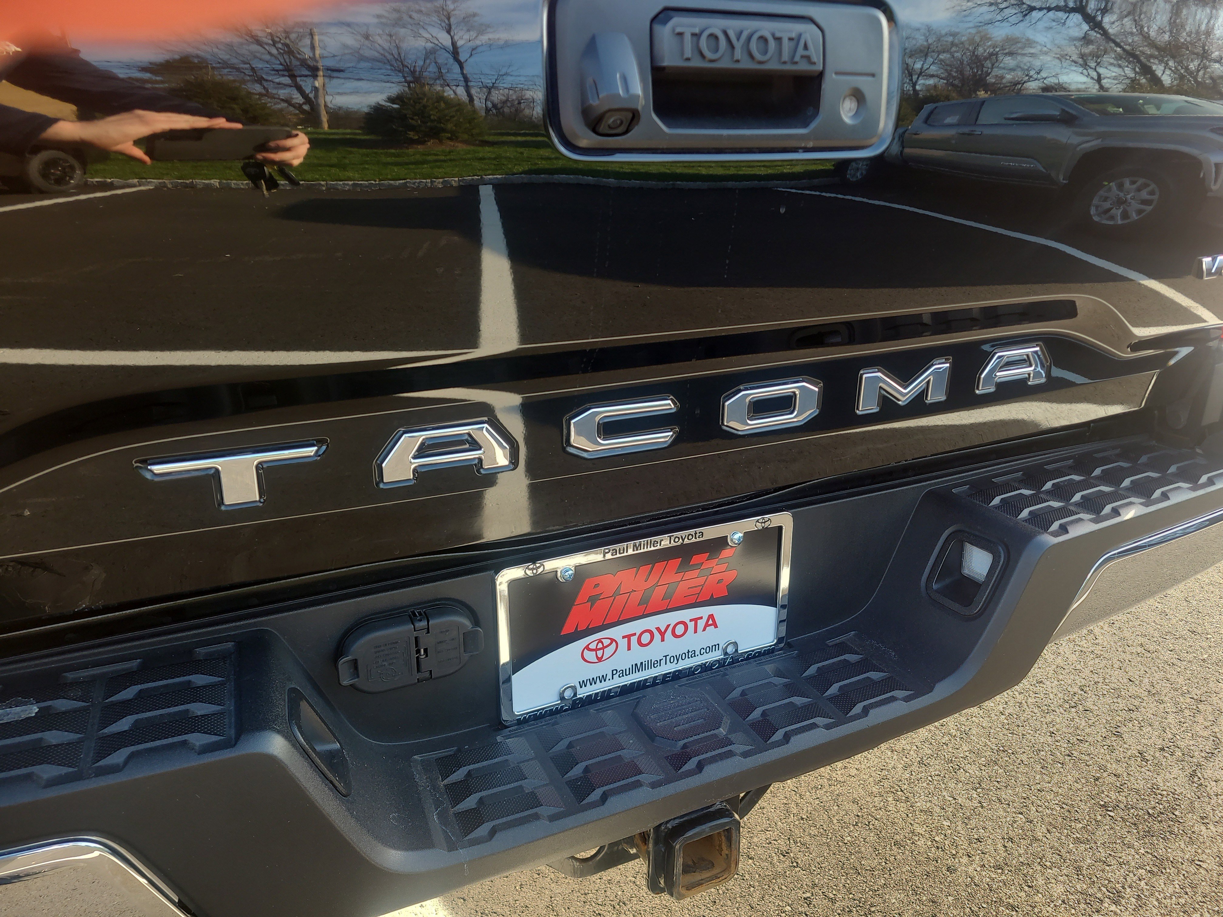 Certified 2021 Toyota Tacoma SR5 image 28