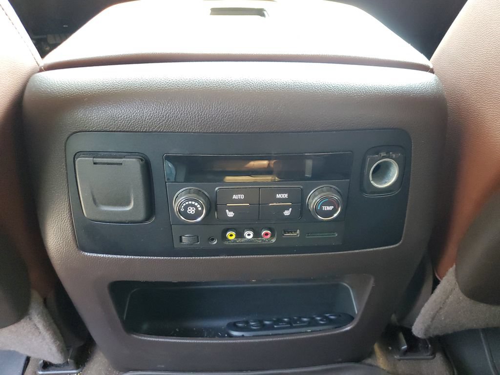Used 2015 Chevrolet Suburban LTZ RWD image 15