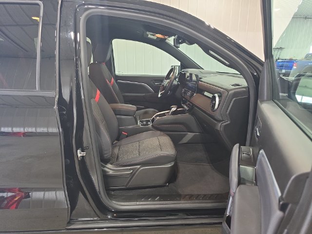 Used 2024 Chevrolet Colorado Z71 w/ Z71 Convenience Package 2 AWD/4WD image 31