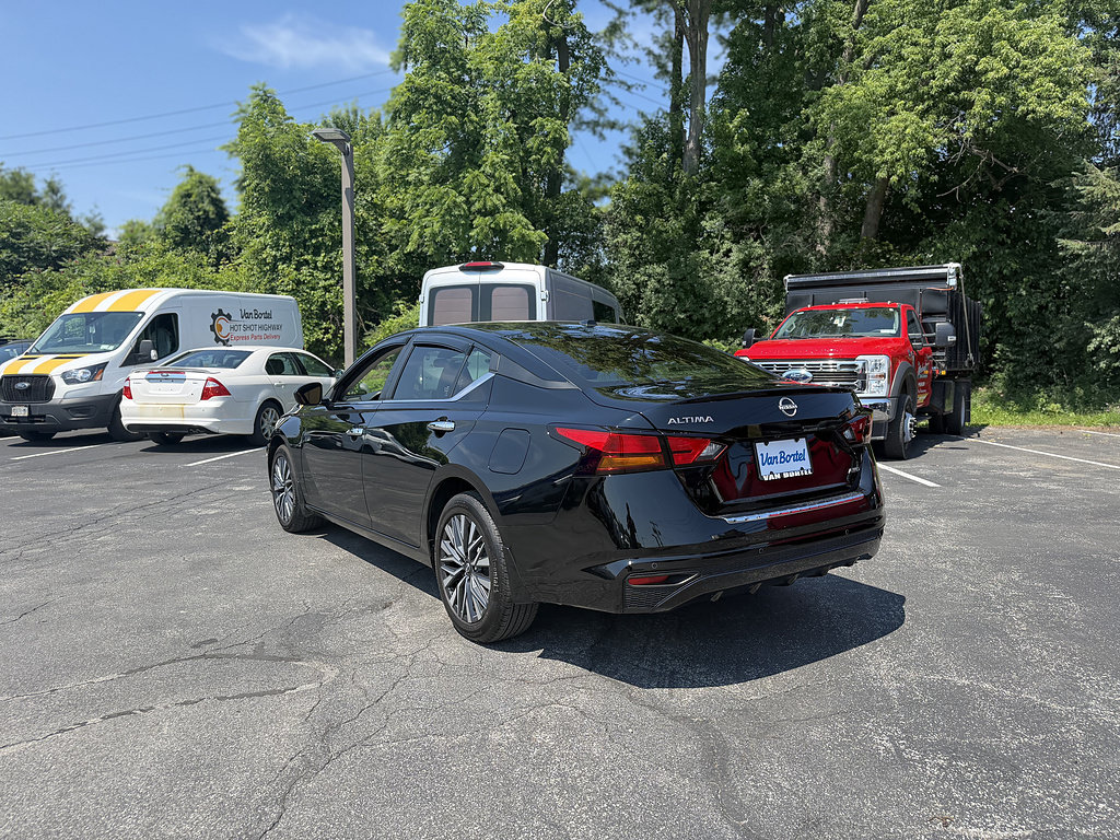 Used 2023 Nissan Altima 2.5 SV AWD/4WD image 4