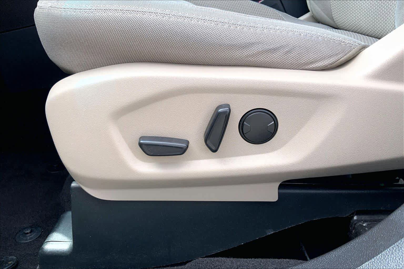 Used 2019 Ford Explorer XLT w/ Equipment Group 201A FWD image 33