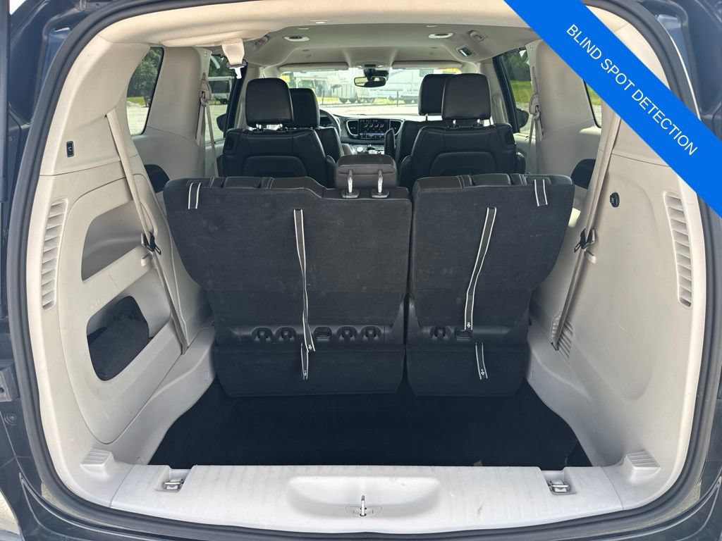 Used 2024 Chrysler Pacifica Touring-L FWD image 14