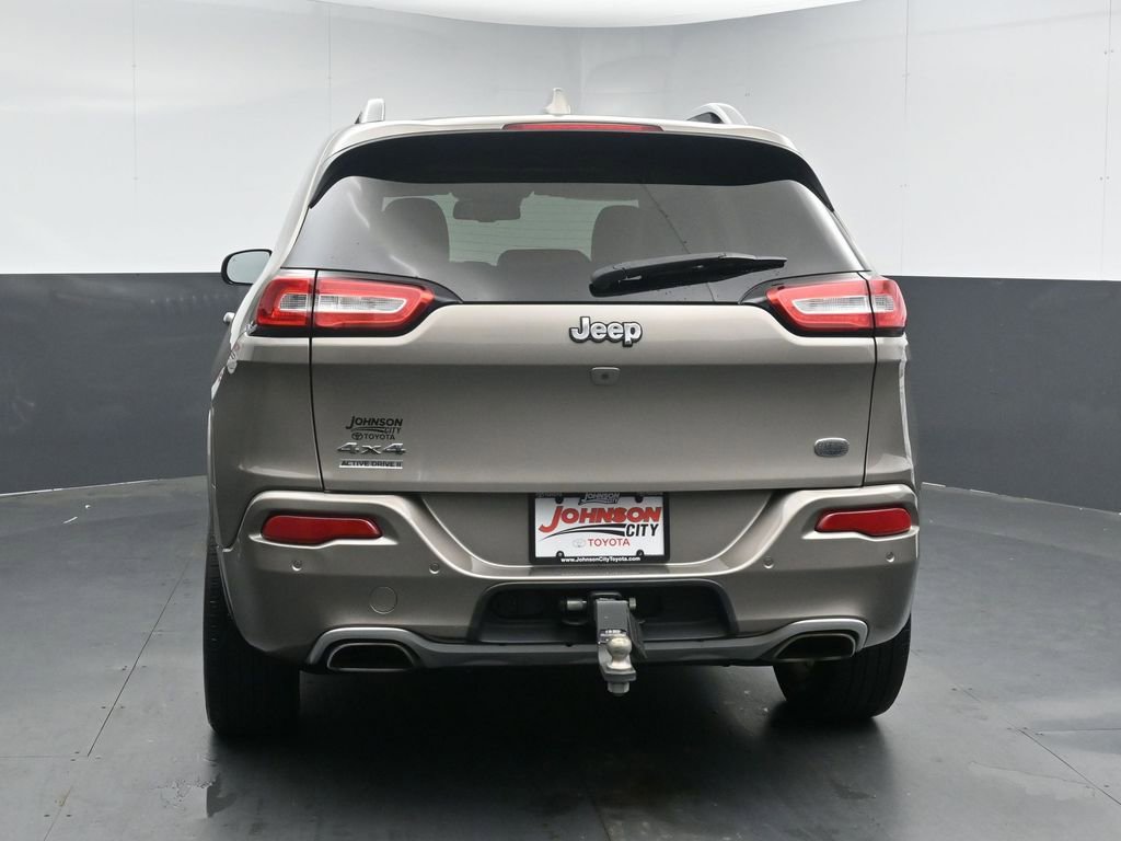 Used 2017 Jeep Cherokee Overland w/ Technology Group AWD/4WD image 7