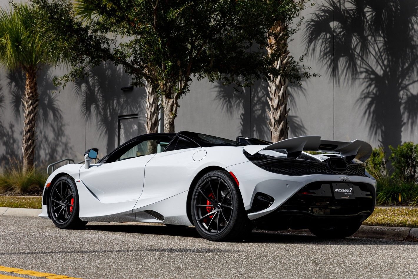 Used 2026 McLaren 750S Spider RWD image 17